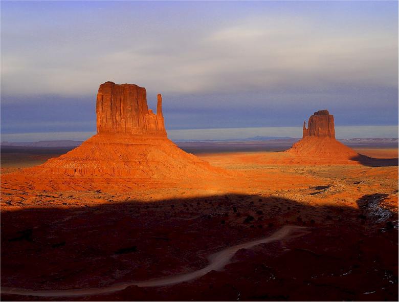 Free stock image of Monument Valley created by Pixabay