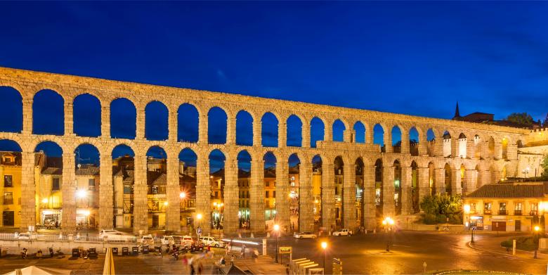 Free stock image of Aqueduct created by Pixabay