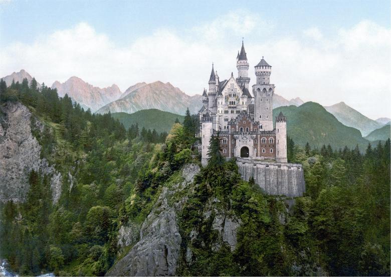 Free stock image of Neuschwanstein Castle created by Pixabay