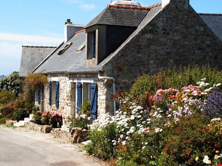 Free stock image of Cottage With Garden created by Pixabay