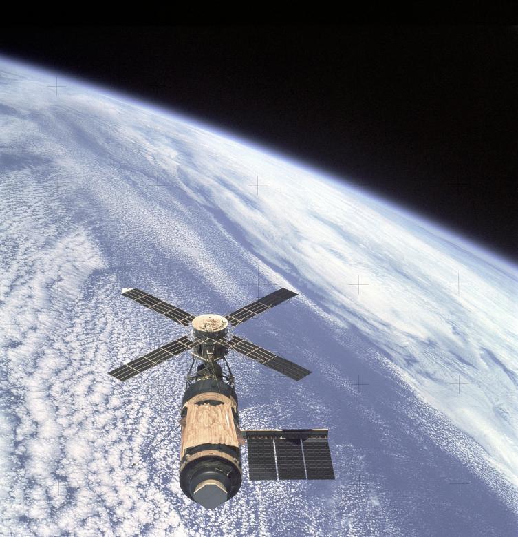 Free stock image of Satellite in the Space created by Pixabay
