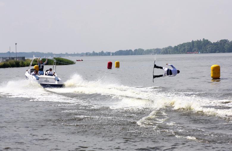 Free stock image of Water Skiier created by Pixabay
