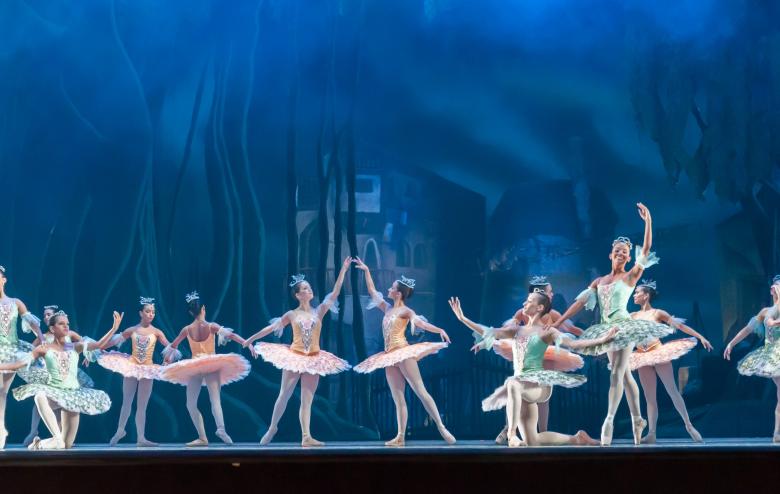 Free stock image of Ballet Dancers created by Pixabay