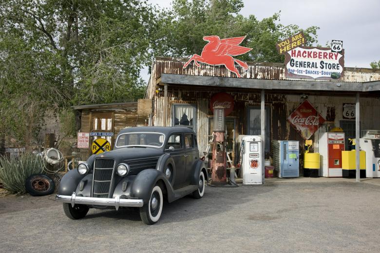 Free stock image of Old Car at the Store created by Pixabay