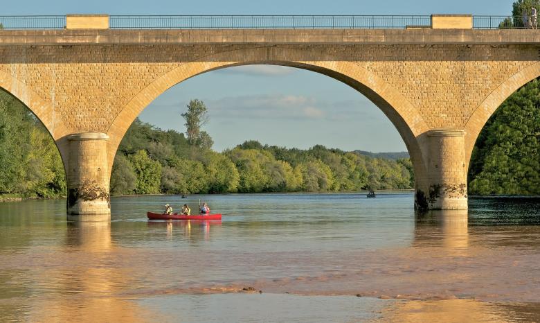 Free stock image of Under the Bridge created by Pixabay