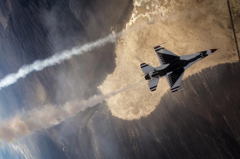 Free stock image of Jet in the Sky created by Pixabay