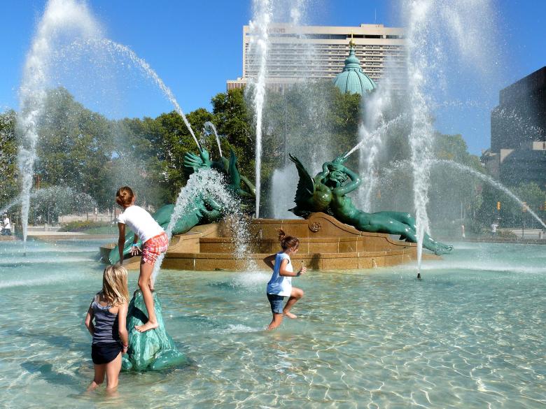 Free stock image of Children Playing in the Fountain created by Pixabay