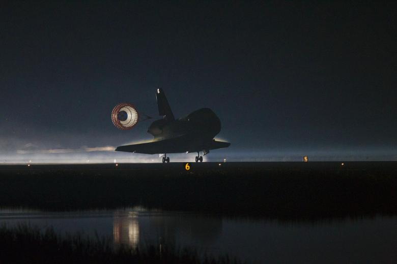 Free stock image of Space shuttle Atlantis Landing created by Pixabay