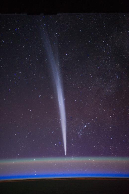 Free stock image of Comet in Space created by Pixabay