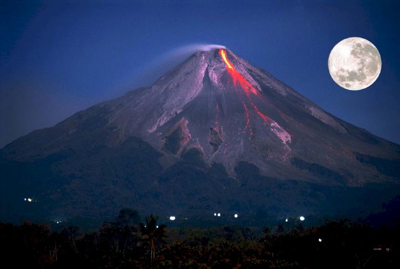 Free stock image of Flowing Volcano created by Pixabay