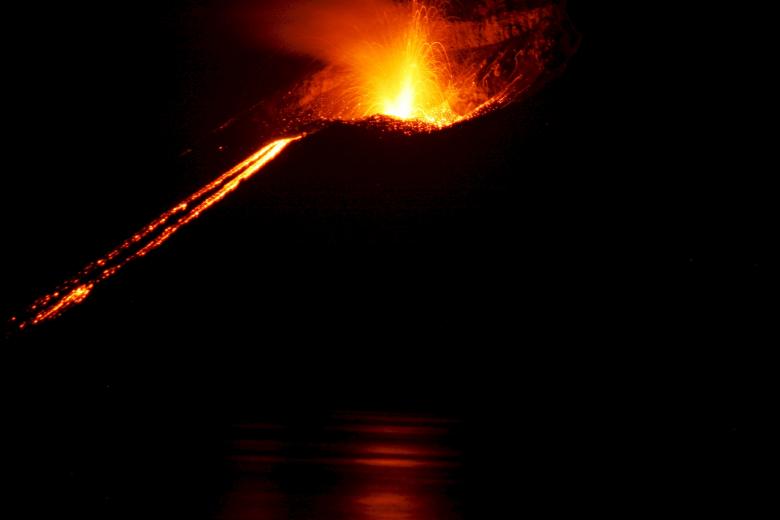 Free stock image of Flowing Volcano created by Pixabay