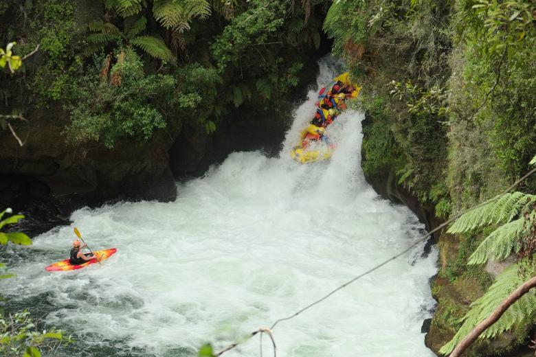 Free stock image of Kayaking through Waterfall created by Pixabay