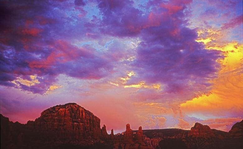 Free stock image of Monument Valley created by Pixabay