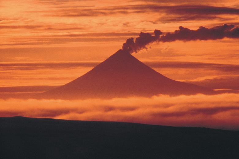 Free stock image of Smoke coming from the Mountain created by Pixabay