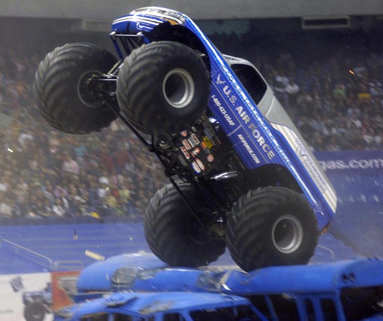 Free stock image of Monster Truck Racing created by Pixabay