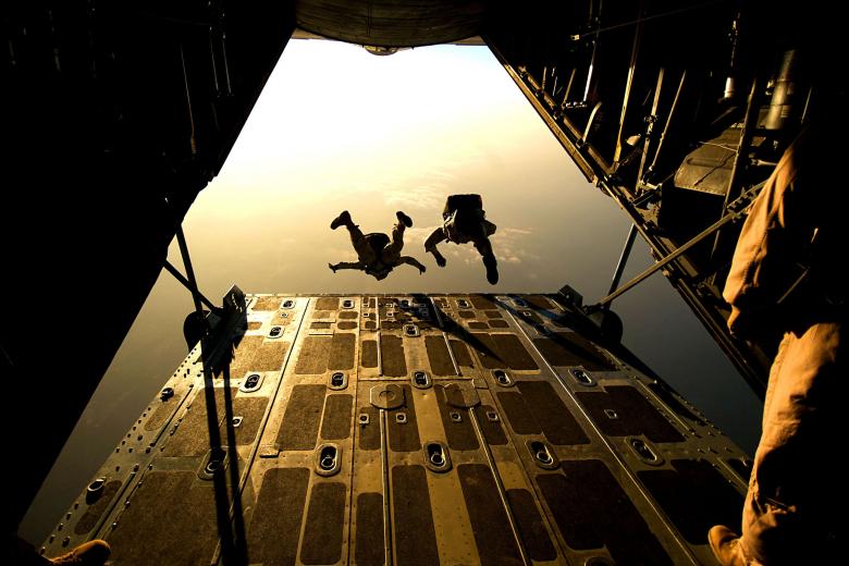Free stock image of Parachute Jumping created by Pixabay