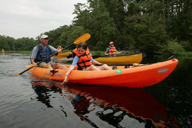 Free stock image of Canoeing in the River created by Pixabay