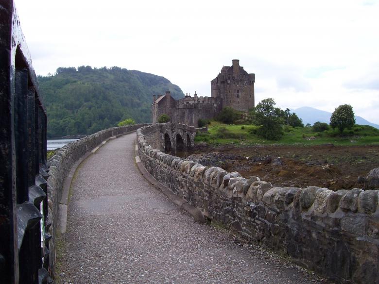 Free stock image of Road to Castle created by Pixabay