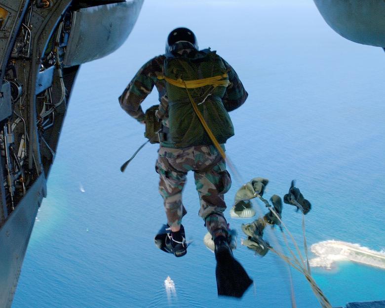 Free stock image of Parachute Jumping - From the Airplane created by Pixabay