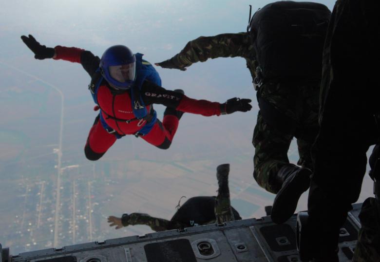 Free stock image of Parachute Jumping created by Pixabay