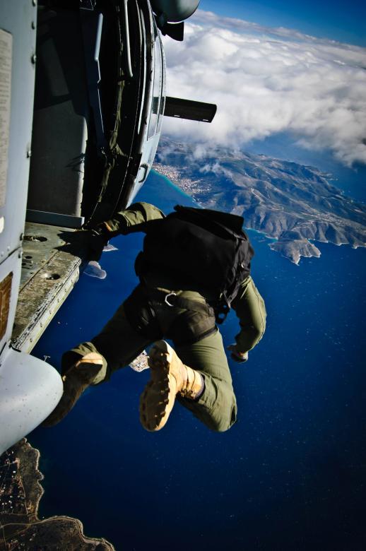 Free stock image of Parachute Jumping created by Pixabay