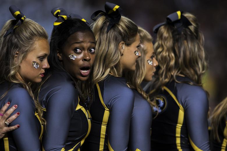 Free stock image of Cheerleaders in Line created by Pixabay