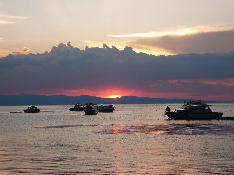 Free stock image of Boats in the Lake created by Pixabay