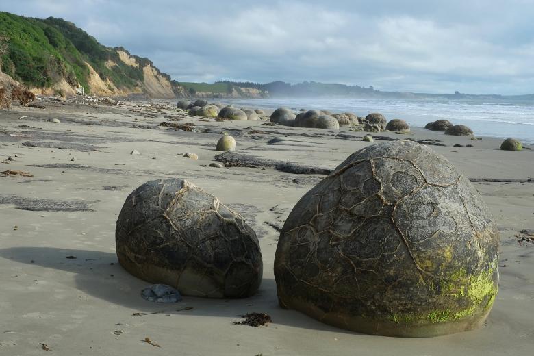 Free stock image of Boulders on the Shore created by Pixabay