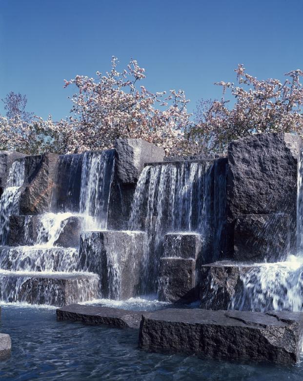 Free stock image of Memorial Waterfall created by Pixabay