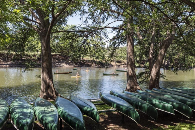 Free stock image of Canoeing in the River created by Pixabay