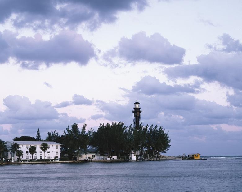 Free stock image of Lighthouse on the Shore created by Pixabay