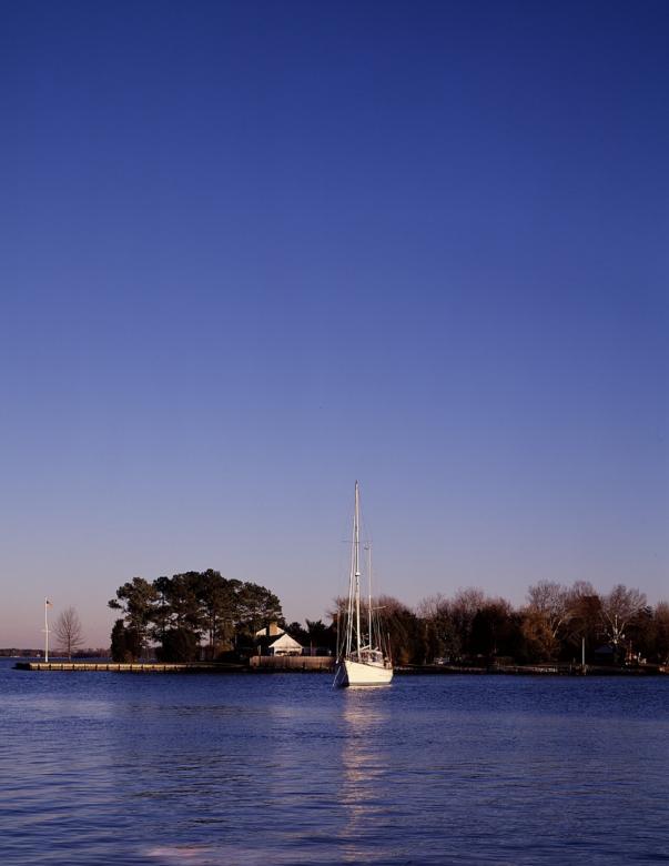 Free stock image of Boat Sailing in the Water created by Pixabay