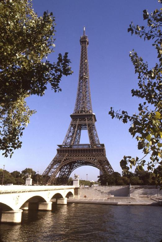Free stock image of Eiffel Tower created by Pixabay
