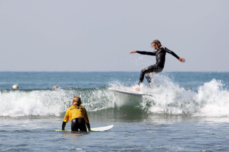 Free stock image of Surfing on the Waves created by Pixabay