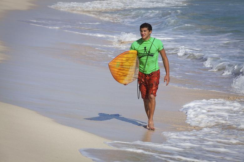 Free stock image of Surfer on the Shore created by Pixabay