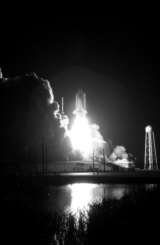 Free stock image of Discovery Space Shuttle created by Pixabay