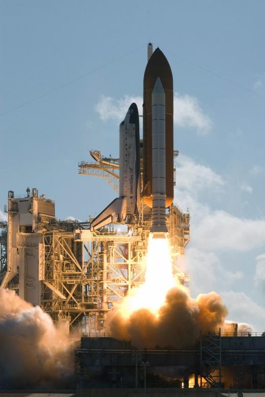 Free stock image of Space Shuttle Discovery Launch created by Pixabay
