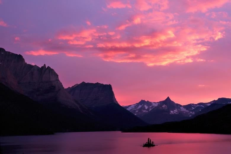 Free stock image of St Mary Lake created by Pixabay