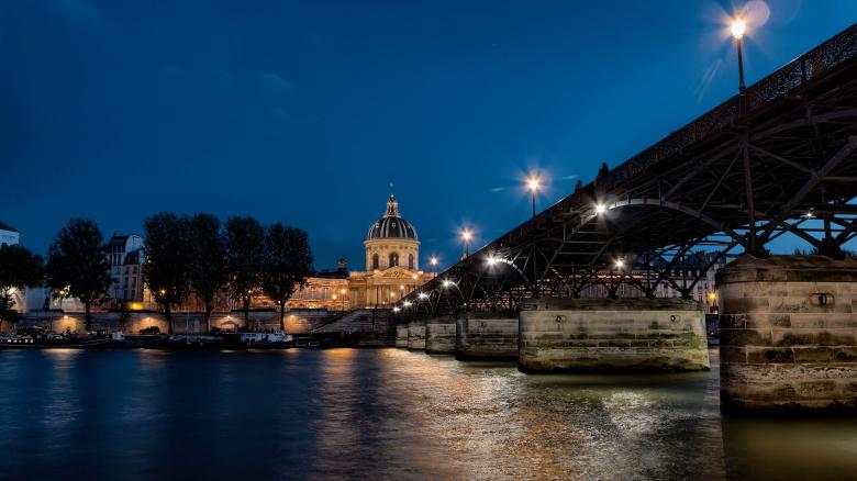 Free stock image of Seine River created by Pixabay