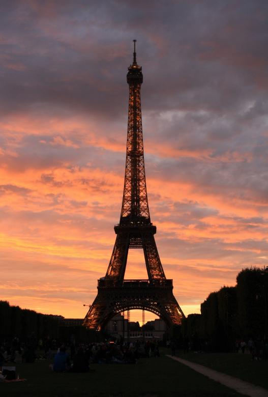 Free stock image of Eiffel Tower created by Pixabay