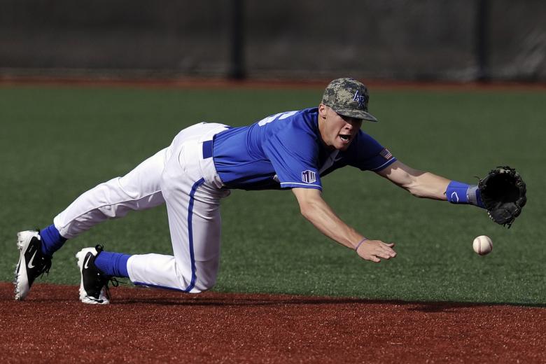 Free stock image of Baseball player created by Pixabay