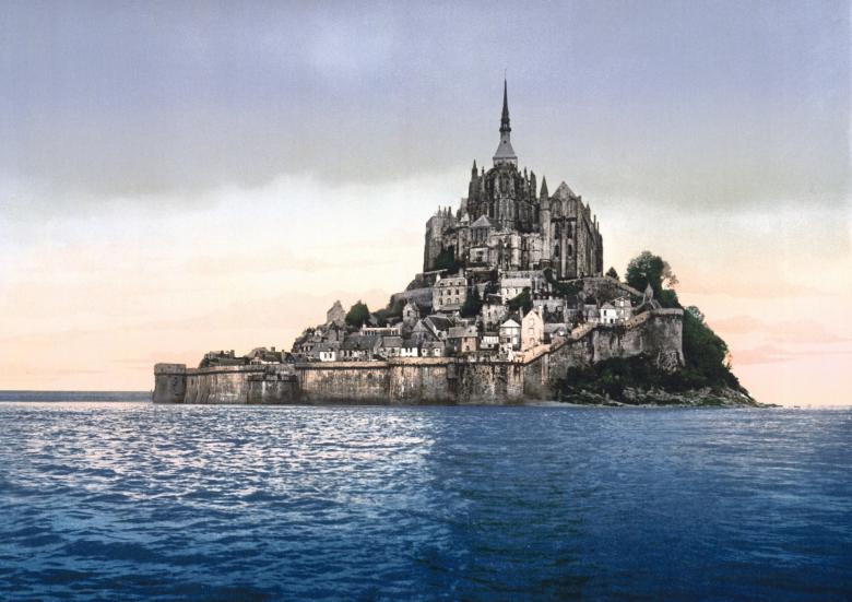 Free stock image of Mont St Michel created by Pixabay