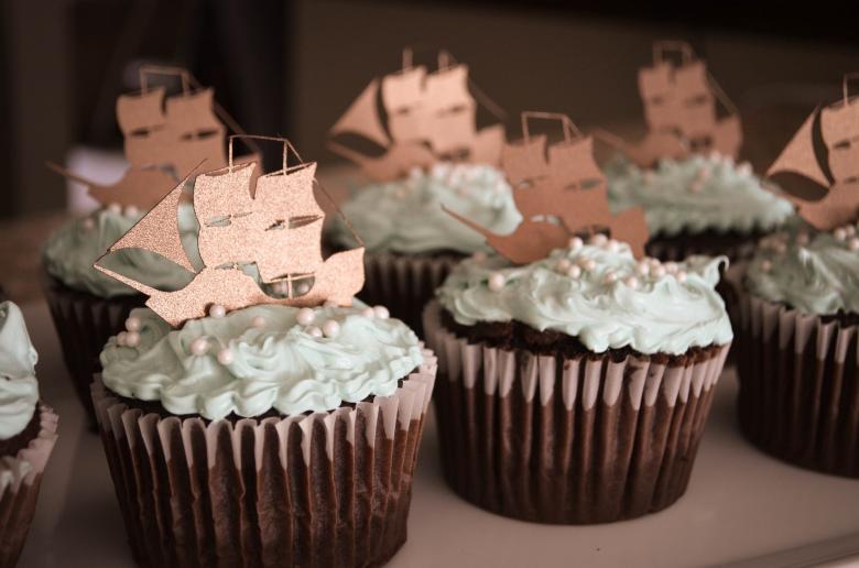 Free stock image of Chocolate Cupcake created by Pixabay