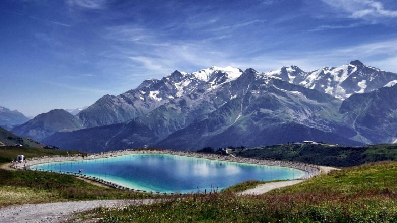Free stock image of Mountain Range created by Pixabay