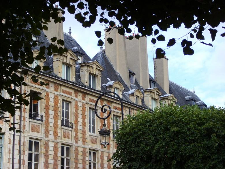 Free stock image of Place Des Voges created by Pixabay
