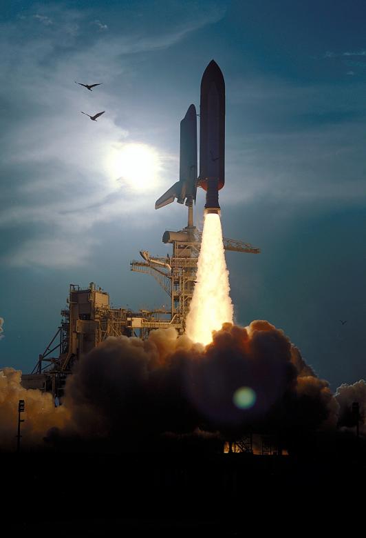 Free stock image of Space Shuttle Discovery Launch created by Pixabay
