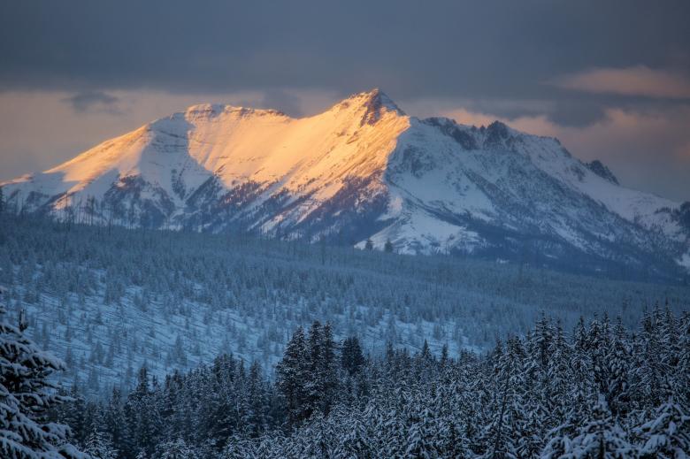 Free stock image of Frozen Mountain created by Pixabay