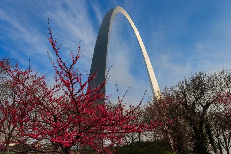 Free stock image of Gateway Arch created by Pixabay