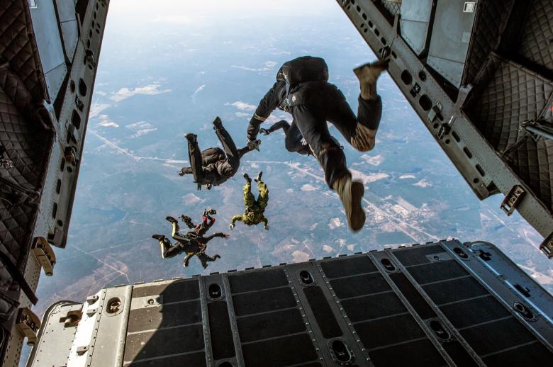 Free stock image of Parachute Jumping created by Pixabay