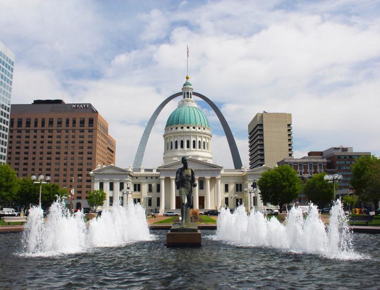 Free stock image of Gateway Arch created by Pixabay